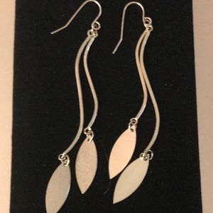 🛍 Goldtone Dangling Leaves Earrings w/Gift bag